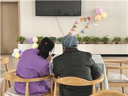 當(dāng)你老到忘了世界，我該拿什么來愛你